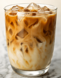 Café manchado con hielo
