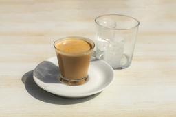 Cortado con hielo